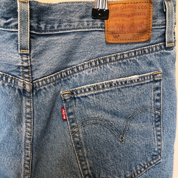 Levi’s 501 Denim Shorts - Picture 4 of 5